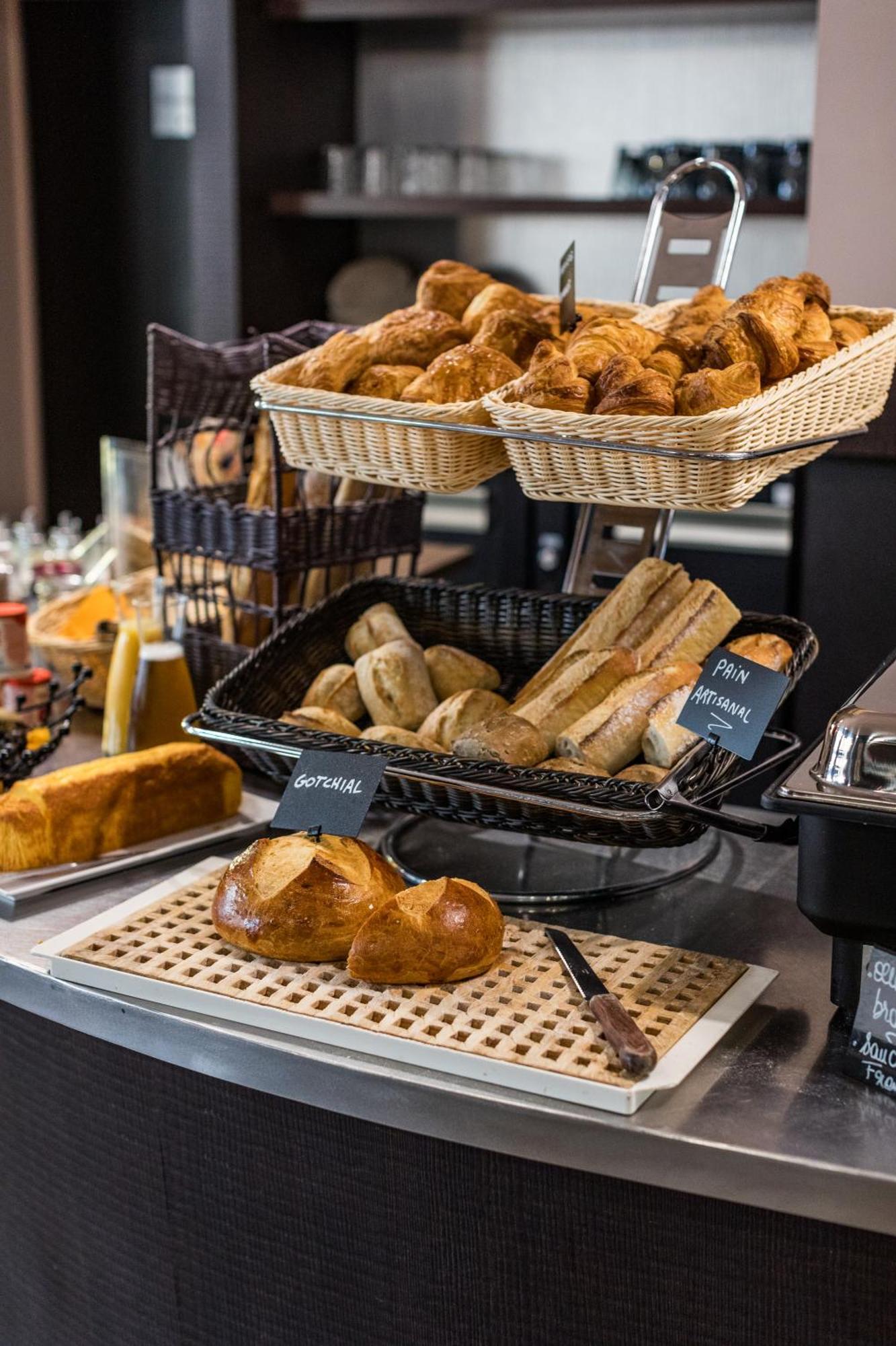 Hotel-Restaurant Le Victoria Ренн Экстерьер фото