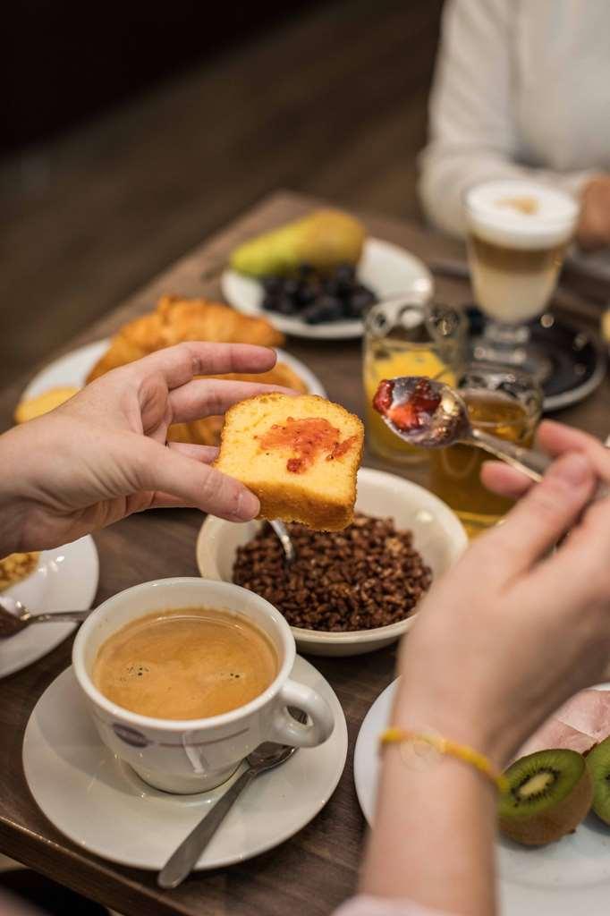 Hotel-Restaurant Le Victoria Ренн Удобства фото