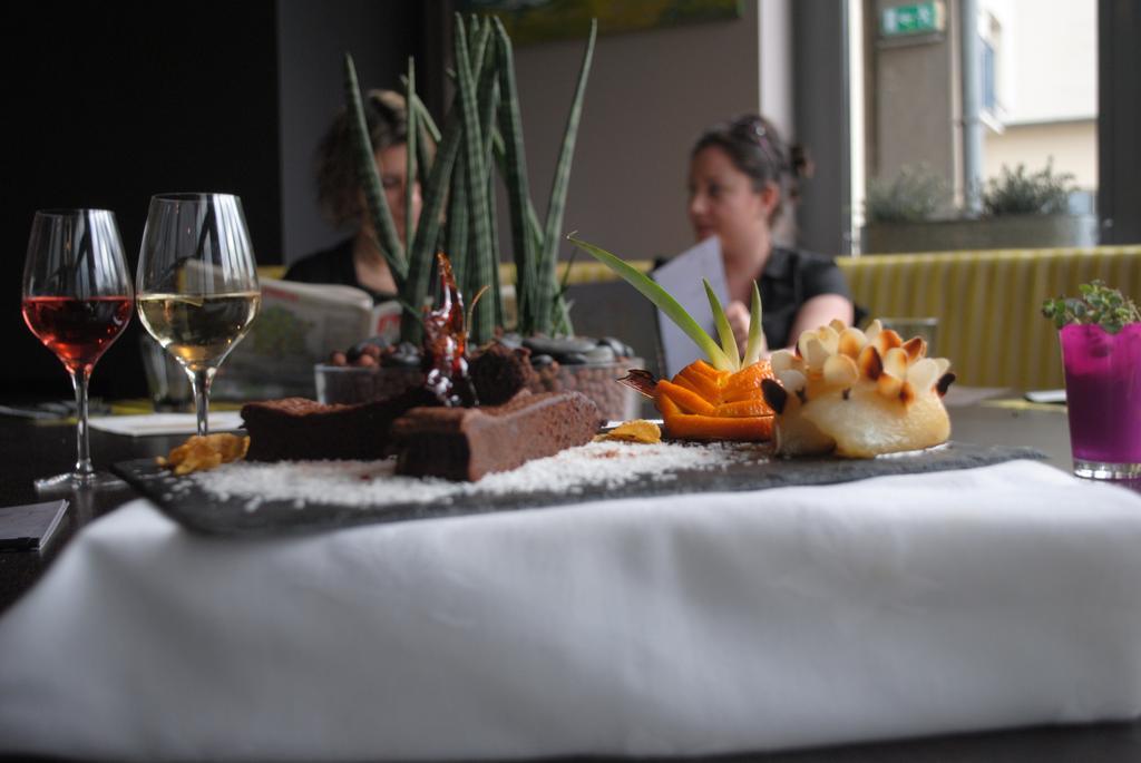 Hotel-Restaurant Le Victoria Ренн Экстерьер фото